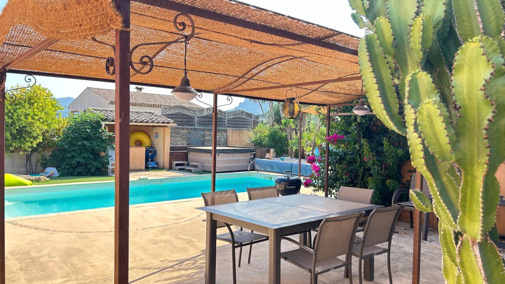 Apartment Des Figuiers - 2 Hebergements - Piscine, Jacuzzi, Parking Roquebrune-sur-Argens