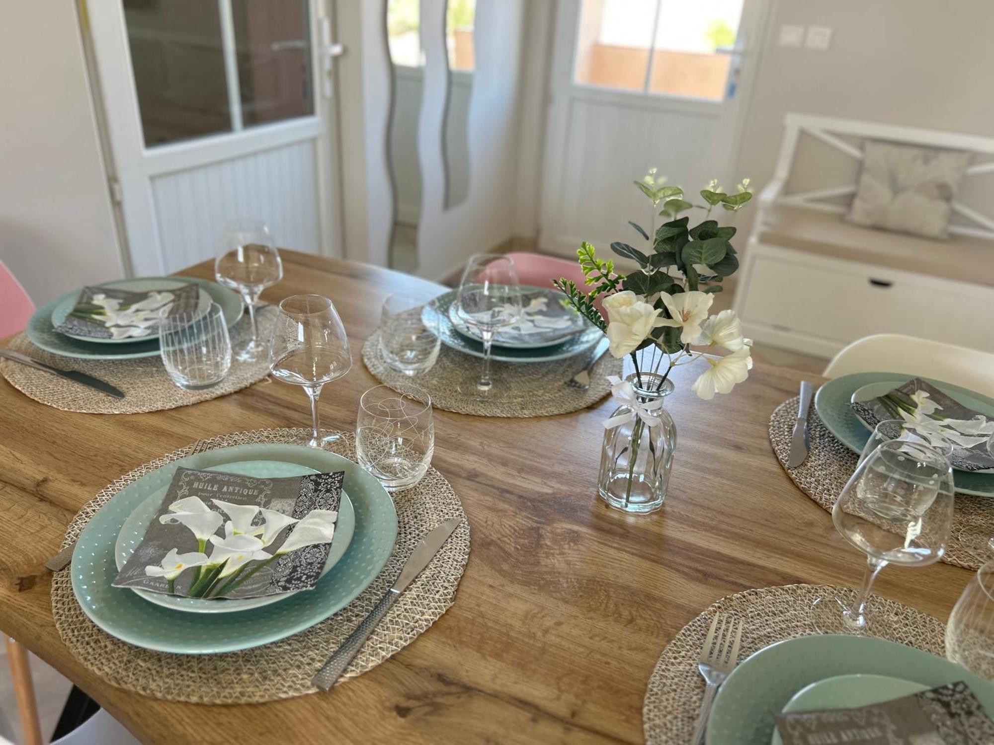 Des Figuiers - 2 Hebergements - Piscine, Jacuzzi, Parking Apartment